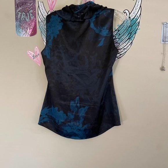 Women's Tahari Sleeveless Blouse - Picture 3 of 3